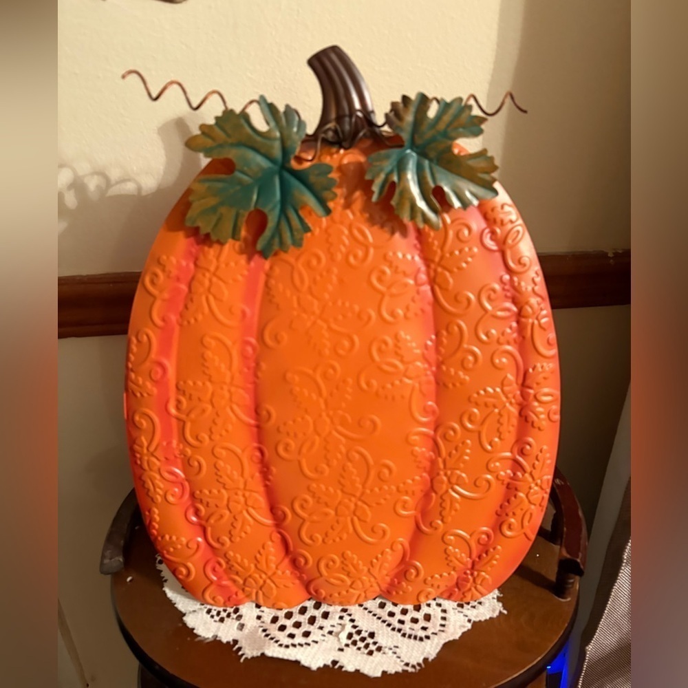 Decorative Embossed Orange Pumpkin/Metal hanging or tabletop stand 16”x12”. - Picture 4 of 4